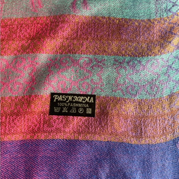 NWT Chilean Alpaca 100% Pashmina. Blue, Purple, Gold W/shades of pink & green. - Picture 12 of 13
